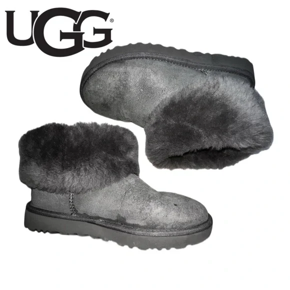 UGG CLASSIC MINI FLUFF BOOTIE - Picture 2 of 9